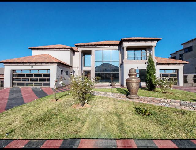 6 BEDROOM HOUSE FOR SALE IN THREE RIVERS EAST